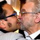 Tom Lanoye viert Walter van den Broeck: 'Broederschap der brieventikkers'