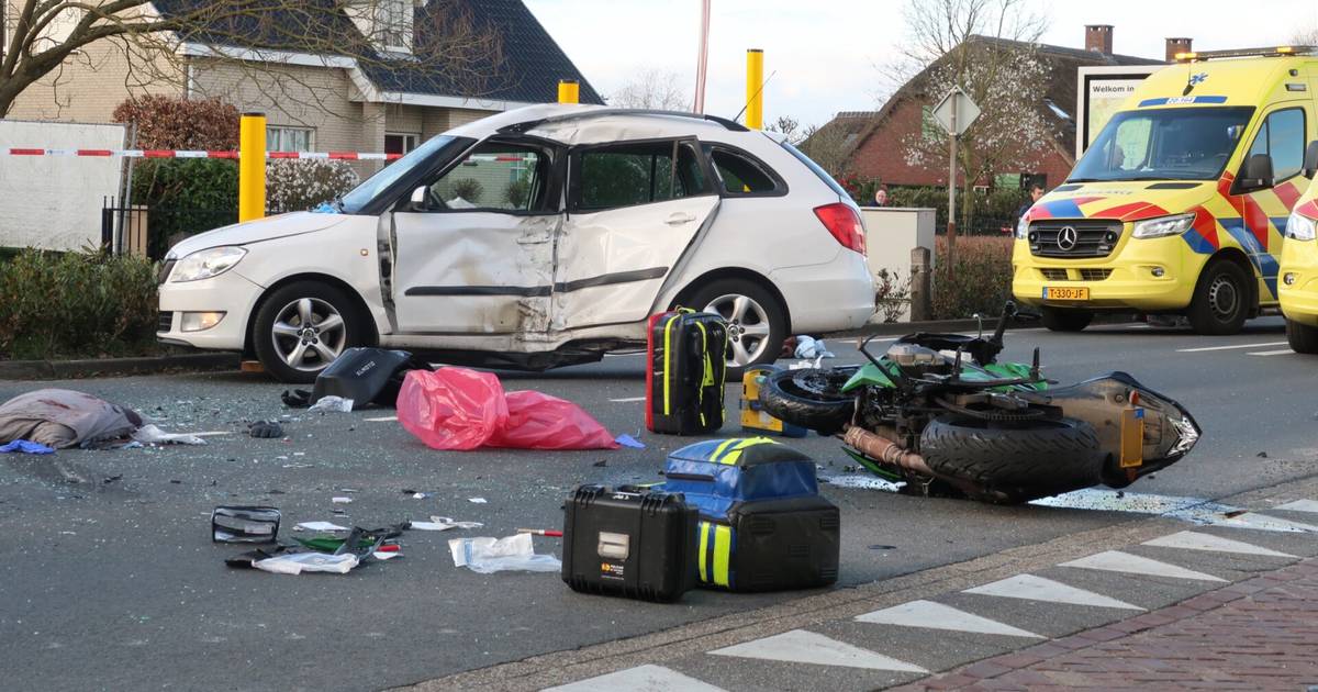 Motorrijder die in botsing kwam met auto in Rijsbergen is overleden aan zijn verwondingen.