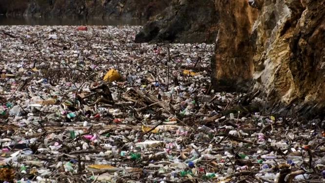 Neen, dit is geen stort: meer dan 10.000 m³ (!) afval komt op enkele dagen tijd terecht in Bosnische rivier