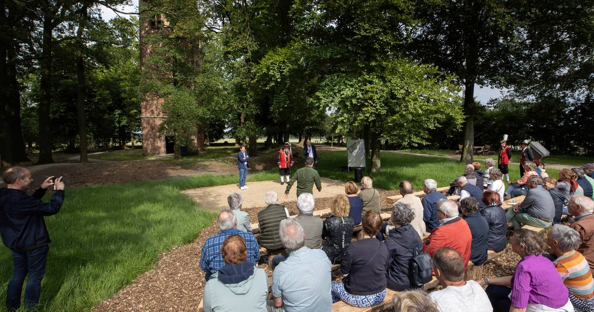 Opgeknapte Oude Toren is weer even het middelpunt bij opening | Oirschot