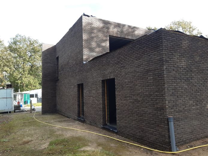 Leerlingen van VTIO bouwden  mee aan de lokalen in Weelde.