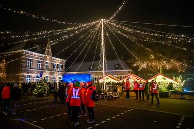 Kerstparade Sprundel ondanks de kou een groot feest
