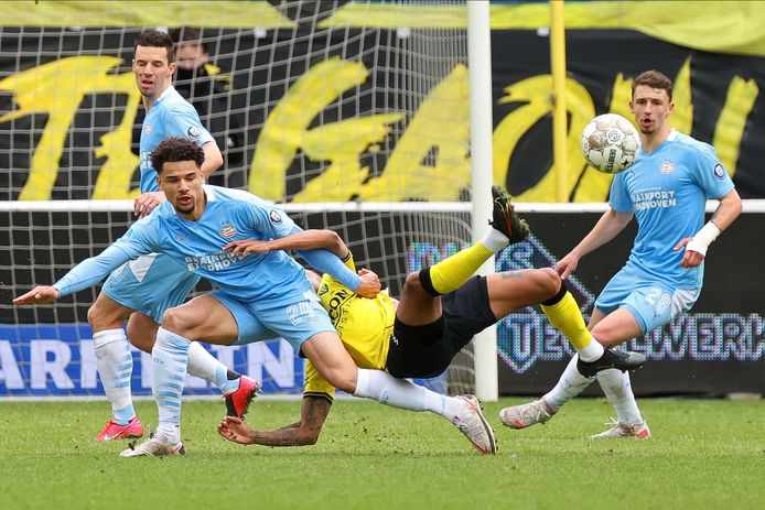 Nick Viergever, Armando Obispo en Olivier Boscagli in het duel met VVV eerder dit seizoen.