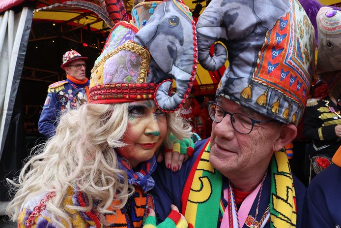 Auto versus komedie Stormachtige carnaval met zware windstoten, meerdere optochten gaan niet  door | Brabant | bndestem.nl