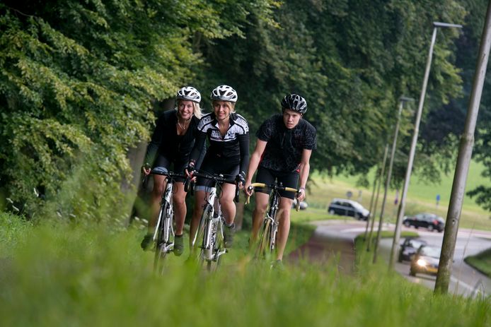 suiker aanval Ritueel Onervaren fietsers beklimmen Mont Ventoux tegen kanker | Arnhem e.o. |  gelderlander.nl