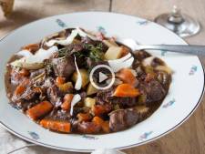 Place au gibier: pot-au-feu de biche aux chicons