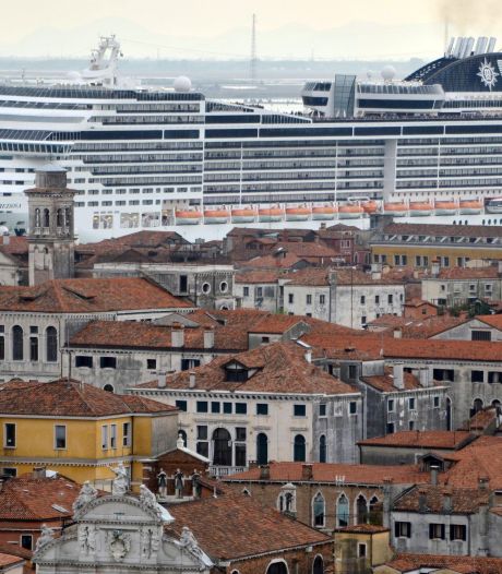 Venetie mogelijk bedreigd werelderfgoed door enorme cruiseschepen: ‘Groot probleem voor Italië’