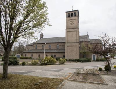 Teststraat van huisartsen in kerk Bentelo