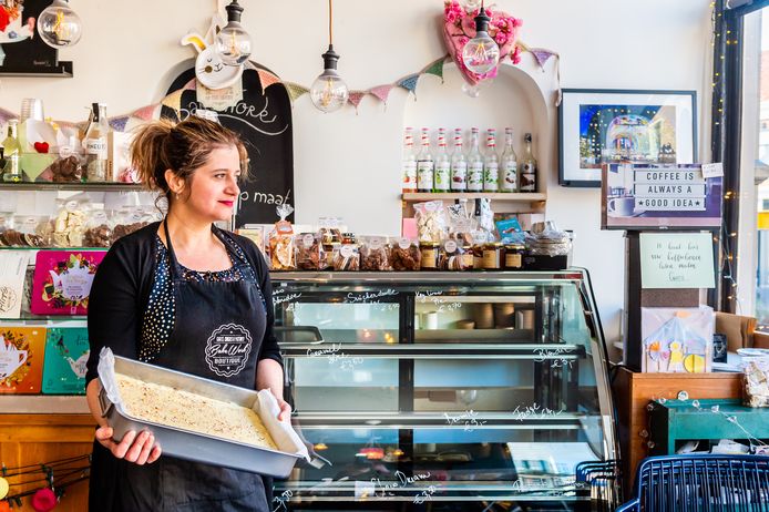 Ingrid Gecova van taartenwinkel BakeWork in Schoonhoven ondervindt als zzp'er de enorme gevolgen van de coronacrisis.