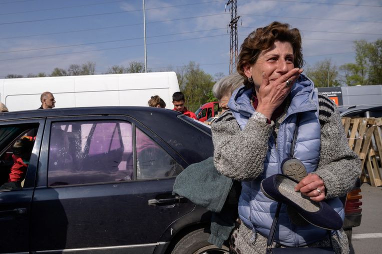 I rifugiati di Mariupol arrivano nella città ucraina di Zaporizhia.  foto AFP