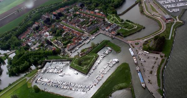 Willemstadters boos en bang: ‘Weg met aanlegsteiger!’