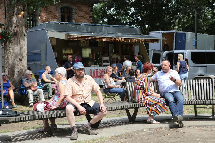 De organisatie bereidt een editie voor met 2 eetstanden, een toog, een kinderdorp en vijf optredens want, zo zeggen ze, downsizen kan nog altijd indien nodig.