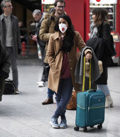 Le masque n’est plus obligatoire dans les transports en France, mais “les indicateurs restent élevés”