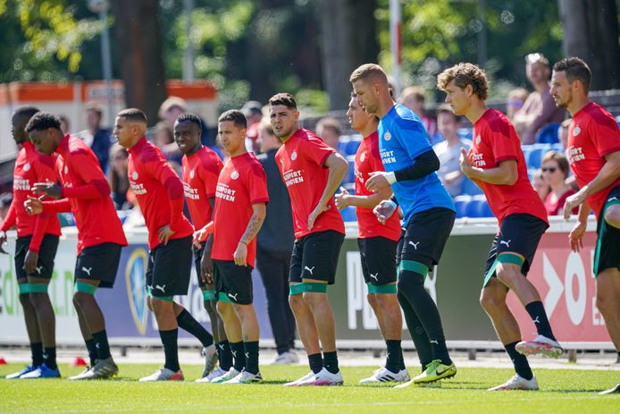 De selectie van PSV op de eerste training van het nieuwe seizoen, op maandag 20 juli 2020.