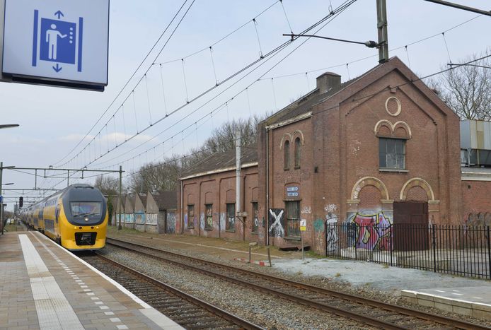 Het voorste deel van de Gelderlandfabriek, de oude locomotiefloods aan de oostkant van de spoorlijn tussen Utrecht en ’s Hertogenbosch.