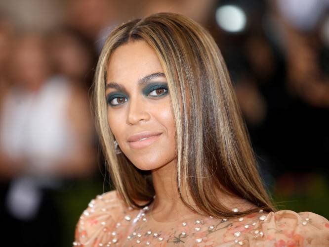 Vader Beyoncé heeft eigen verklaring voor haar carrière: “Enkel succesvol omdat ze niet zo donker is’”