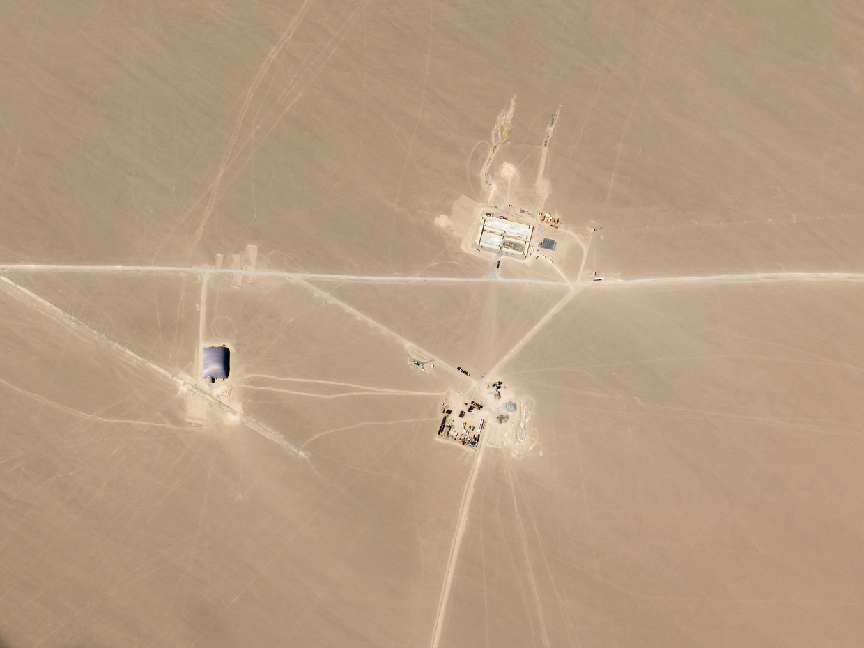 Satellietbeeld van wat onderzoekers denken dat een silo is met nucleaire wapens in de buurt van Hami, China. 