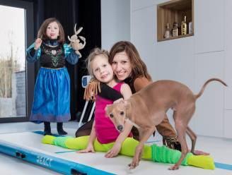 Sofie (40) voedt haar twee dochters alleen op: “Ik gebruik humor in stresserende situaties, lachen neemt de spanning weg”