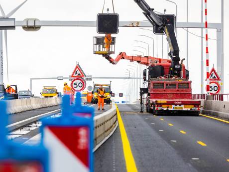Zweten op de Haringvlietbrug met extra smalle rijstroken: ‘Flink smaller dan je gewend bent’