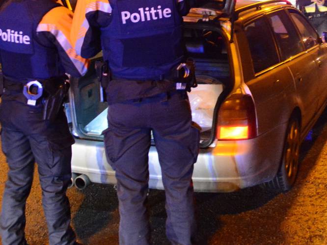 Politie houdt overlastcontrole in Kallo en Kieldrecht