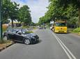 Bij de botsing in Veenendaal zijn een taxibus en een personenauto betrokken.