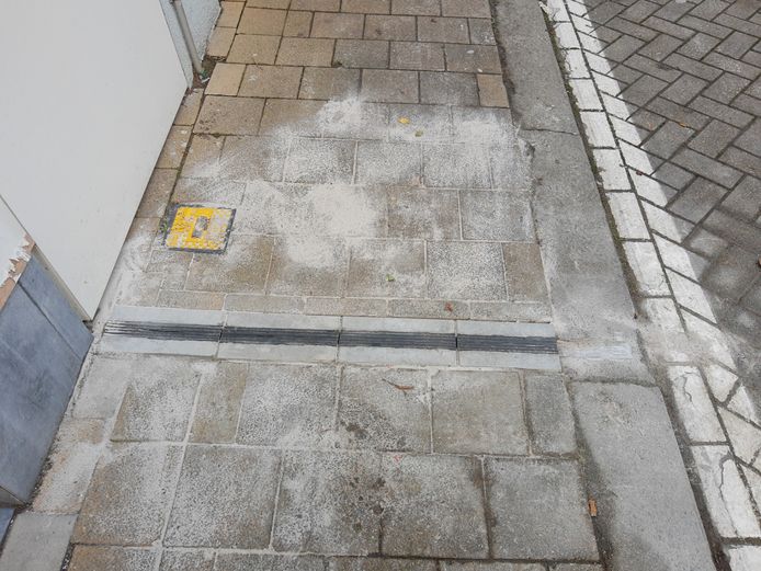 In Laarne kan je een kabelgoot in het trottoir laten aanleggen om je elektrische wagen op te laden.