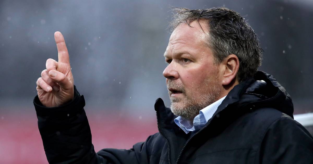 Cambuur-trainer Henk de Jong op de BBC: 'How is that ...