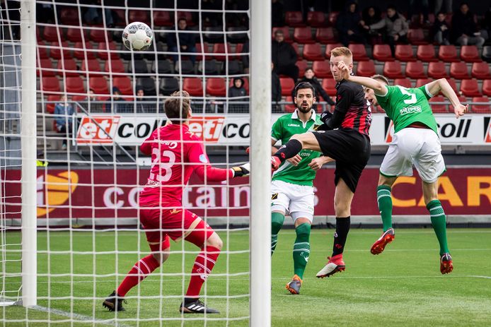 NAC kwam zondag goed weg tegen Excelsior, nadat dit doelpunt van Mike van Duinen onterecht werd afgekeurd. Het bleef mede daardoor 0-0.