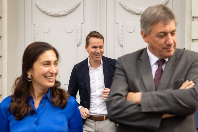 Vlaams minister van Energie en Omgeving Zuhal Demir (N-VA, links), minister van Landbouw en Economie Jo Brouns (CD&V, midden) en Vlaams minister-president Jan Jambon (N-VA, rechts).