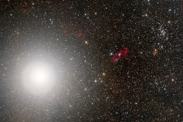 Het schijnsel van Alpha Centauri, een van de helderste sterren aan ons firmament. Alpha Centauri bestaat eigenlijk uit twee sterren die allebei op onze zon lijken, en die opgesloten zijn in dezelfde orbit. Beeld RV Nasa