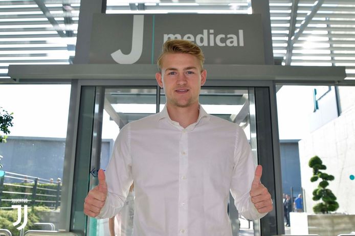 Matthijs de Ligt legt op dit moment zijn medische tests af bij Juventus.
