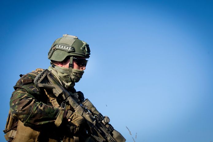 Nederlanse commando's houden een oefening in Bergen-Hohne.