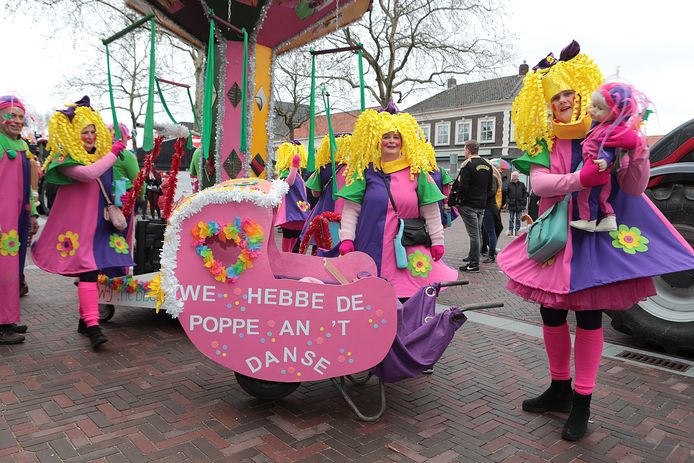Optocht dreunt Teskesdurp: Zwijsenplein is carnaval-proof | bd.nl
