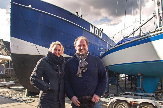 Coerd de Heer van de Menheerse Werf met zijn vrouw.  ,,De werf is te mooi om te verpauperen.”