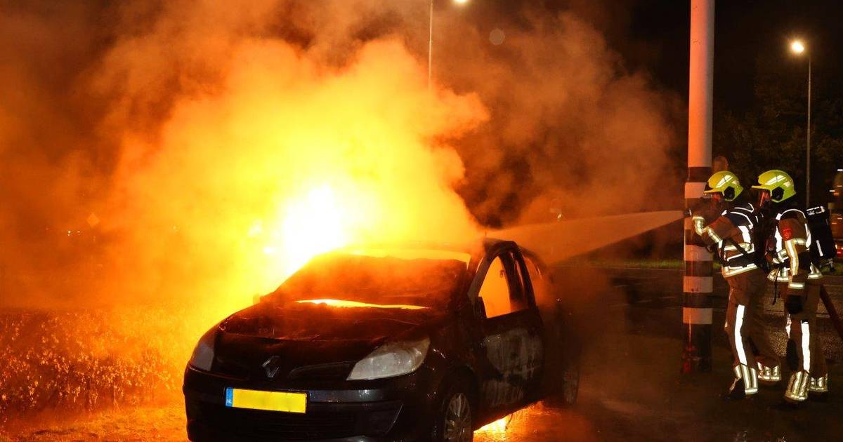 Auto vliegt al rijdend in brand op N65 bij Helvoirt