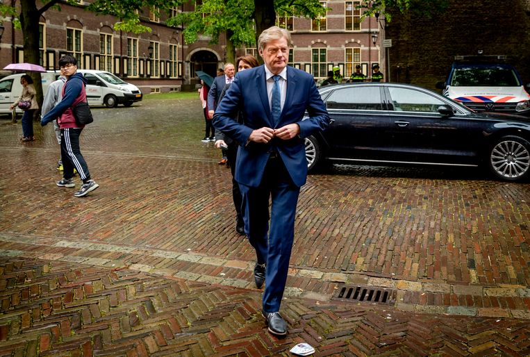 Martin van Rijn, toen Staatssecretaris van Volksgezondheid, Welzijn en Sport, komt aan op het Binnenhof voor de ministerraad in 2017. Beeld ANP