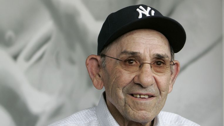 Yogi Berra in 2010. Hij draagt, toepasselijk, een New York Yankees-petje. Beeld ap