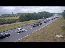 File voor Rijnbrug Rhenen voorbij na uur vertraging wegens stilgevallen auto