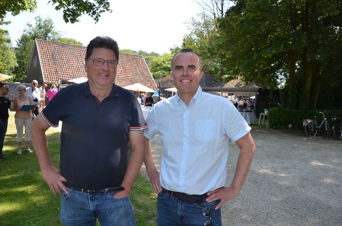Burgemeesters Filip Anthuenis en Stijn Deschepper maakten het nieuws van de lijstnaam bekend in domein 't Meersdael.
