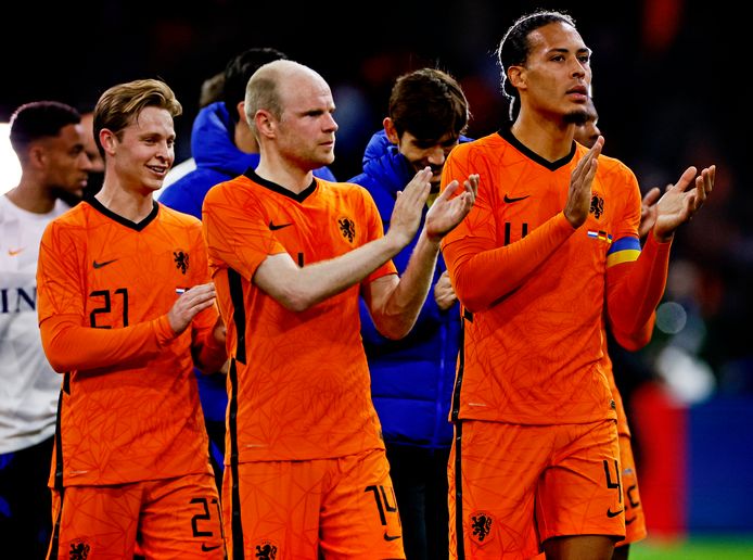 Frenkie de Jong, Davy Klaassen en Virgil van Dijk na de interland tegen Duitsland.