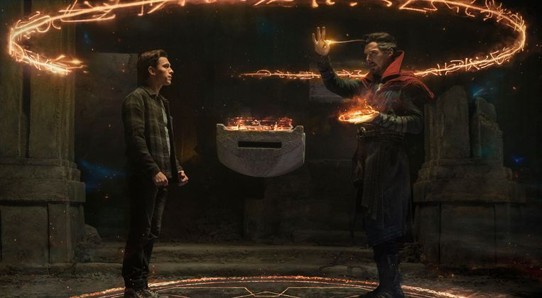 Dr. Strange (Benedict Cumberbatch) goochelt op vraag van Peter Parker (Tom Holland) met interdimensionele magie. Als dat maar goed komt. Beeld Marvel