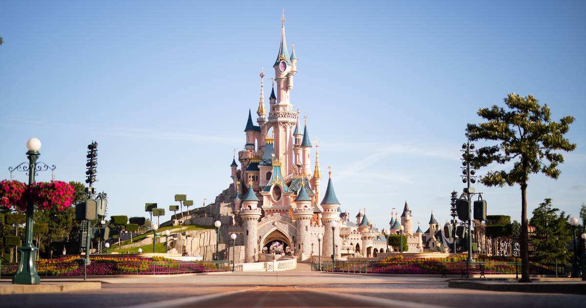 Quelques centaines de grévistes chez Disneyland Paris pour obtenir une hausse de salaire Monde