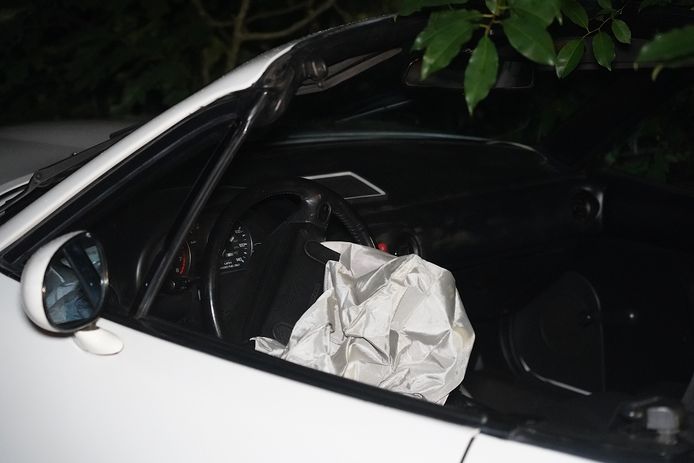 Automobilist botst onder invloed van alcohol op de Oude bredasebaan in Chaam.