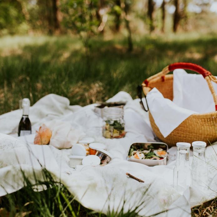 Hotel Jerom Lanceert De Heiperitiefmand Om Heerlijk Te Gaan Picknicken Picknickdeken Is Enige Wat Je Nodig Hebt Kalmthout Hln Be