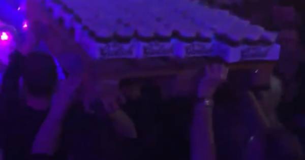 Discogangers uit Albergen met pallet vol 144 biertjes door Bruins