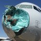 Vliegtuig maakt noodlanding wegens hagelstorm: neus compleet vernield