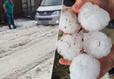 Plots vielen in het zuiden van Bulgarije hagelbollen zo groot als appels uit de lucht.
