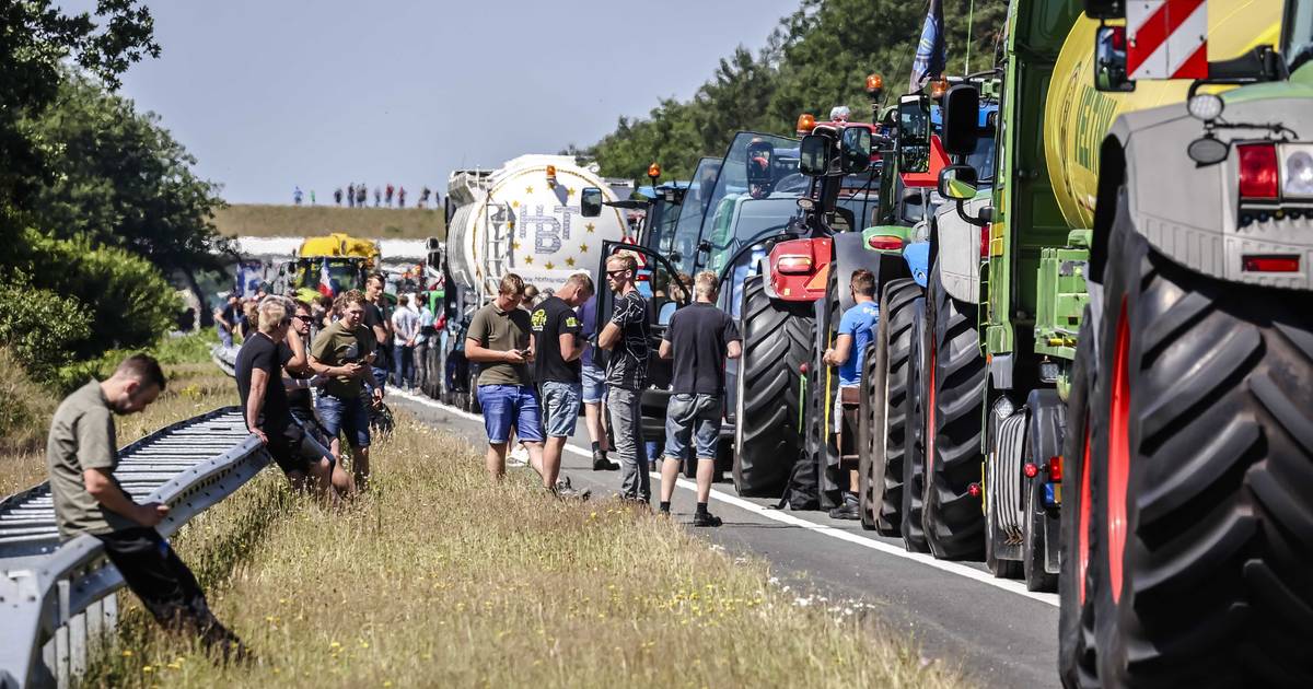 Dubbele boodschap aan de boeren? ‘Politie vroeg ons zelf de snelweg te gebruiken’