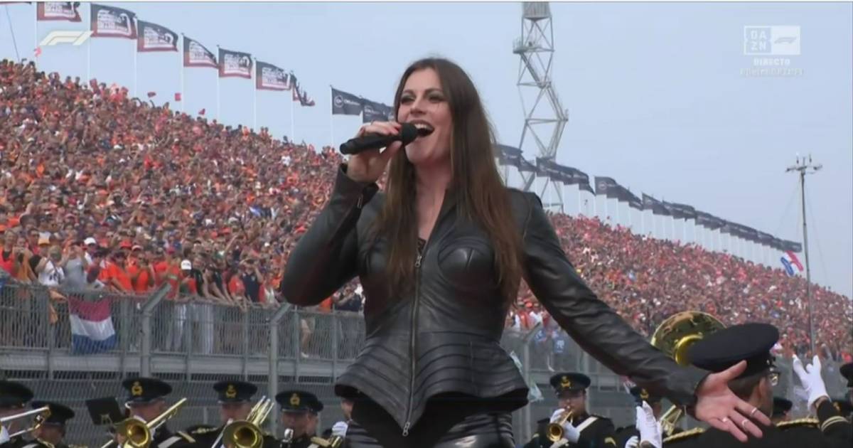 Floor Jansen brings loepzuiver het Wilhelmus ten gehore in Zandvoort