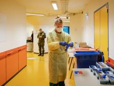 Zestig militairen springen bij in UMC Utrecht; ziekenhuis opent tweede corona-afdeling
